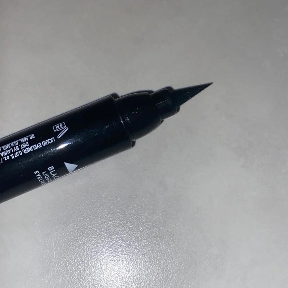 Laura Geller Line-n-define Dual Dimension Eyeliner